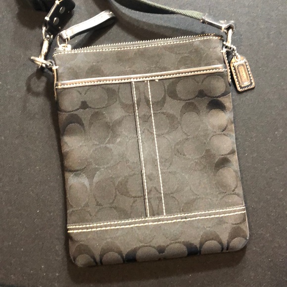 Coach signature canvas crossbody bag - Picture 2 of 5